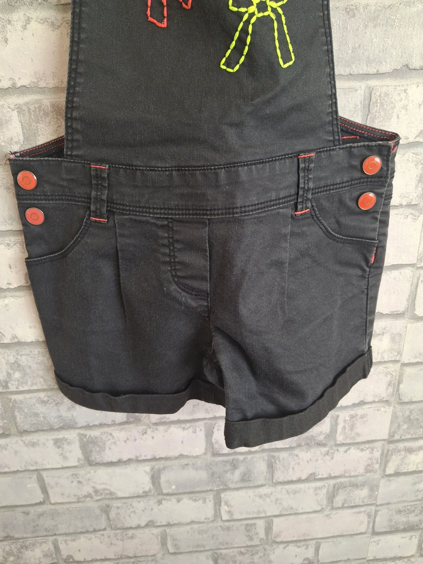 Black children's short jumpsuit with embroidered bows size 5 years – photo 3